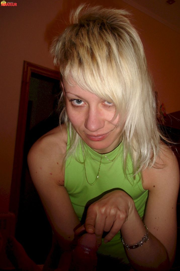 punk-rubia-cogiendo-51