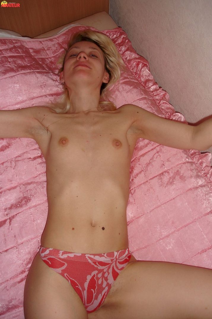 punk-rubia-cogiendo-55