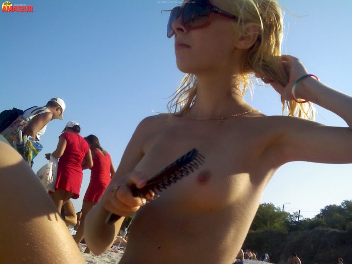 rubia-amateur-haciendo-topless-2