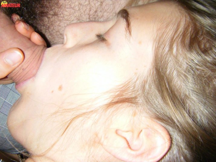 rubia-ardiente-chupando-verga-72