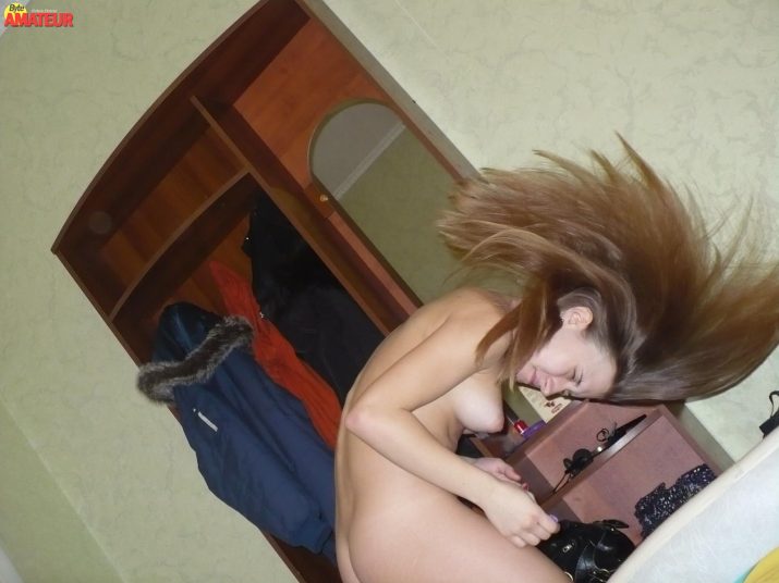 rubia-se-desnuda-para-el-novio-9
