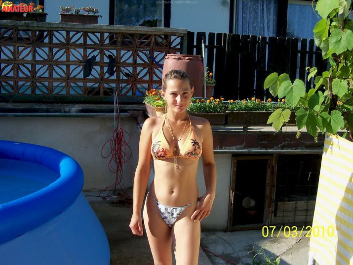 rusa-sexy-mostrando-las-tetas-3