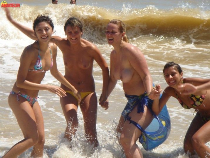amigas-desnudas-en-la-playa-3