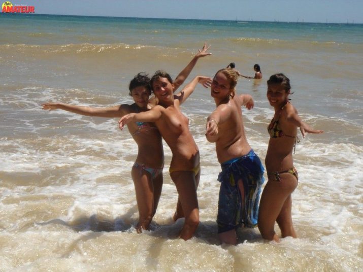 amigas-desnudas-en-la-playa-5