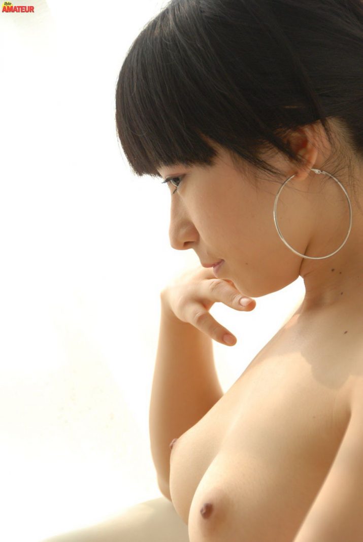 Asiatica posando desnuda (106)