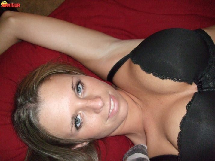 cheerleader-rubia-posando-sexy-17
