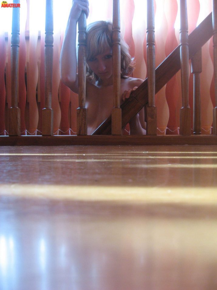 delgada-rubia-desnuda-19