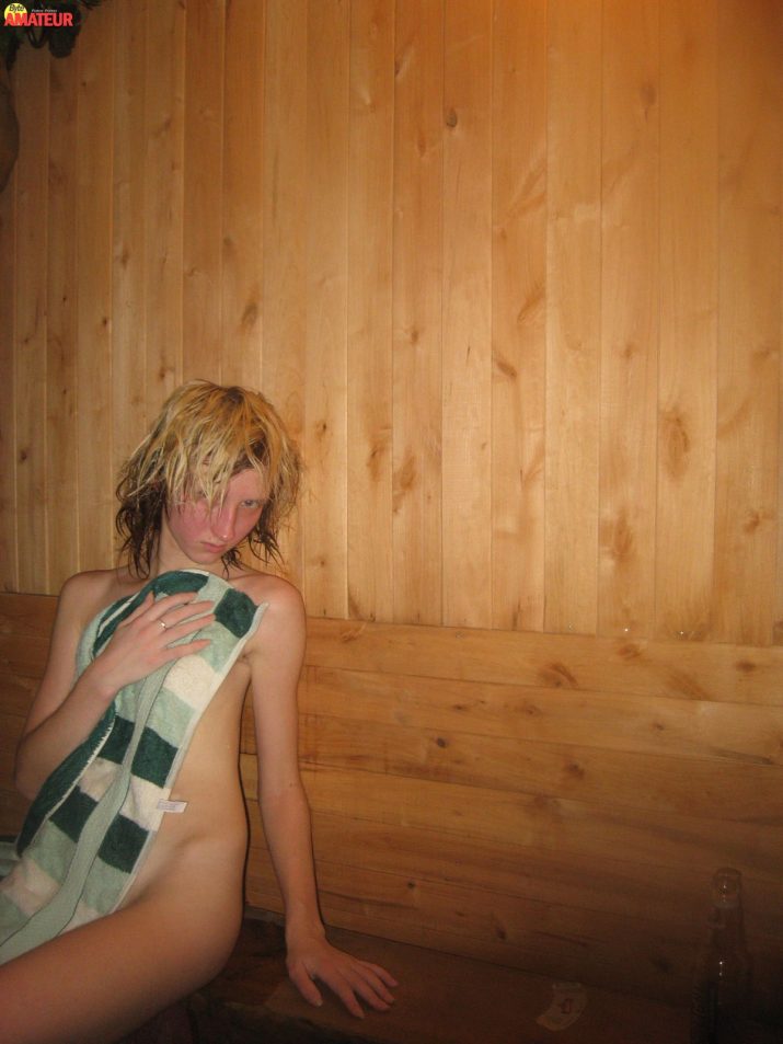 delgada-rubia-desnuda-4