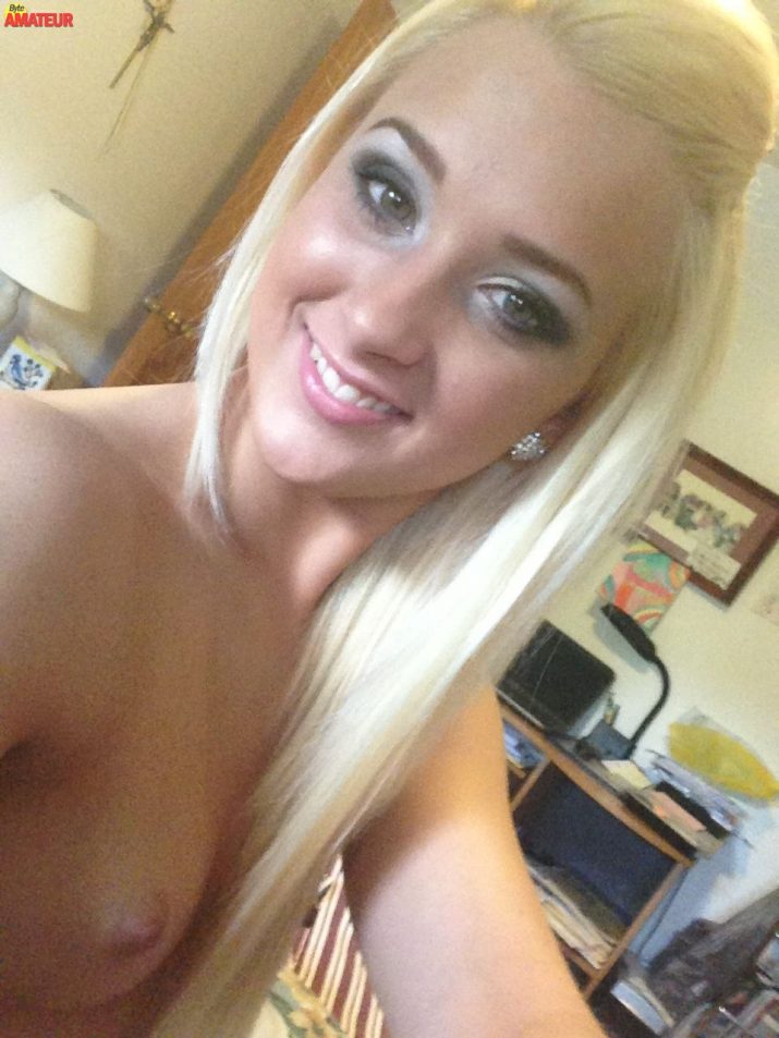 divina-rubia-desnuda-2