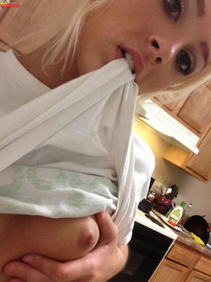 divina-rubia-desnuda-8