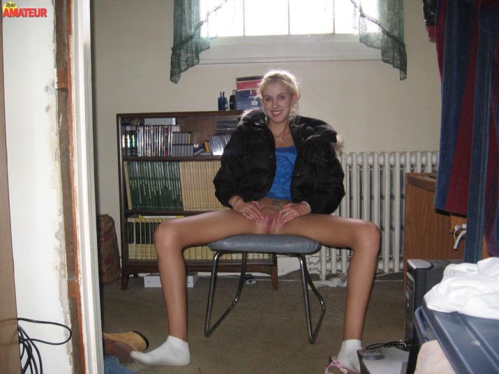 Jovencita rubia cogiendo por el culo (76)