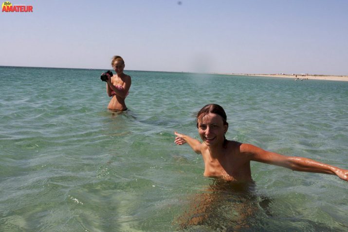jovencitas-desnudas-en-la-playa-16