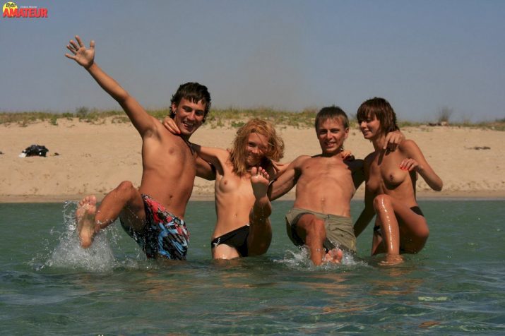 jovencitas-desnudas-en-la-playa-17
