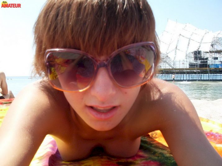 jovencitas-desnudas-en-la-playa-27