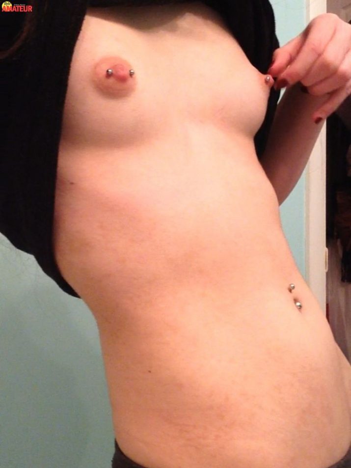 Morrita desnuda y mamando (32)