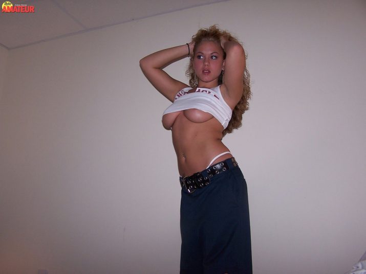 rubia-con-risos-desnuda-14