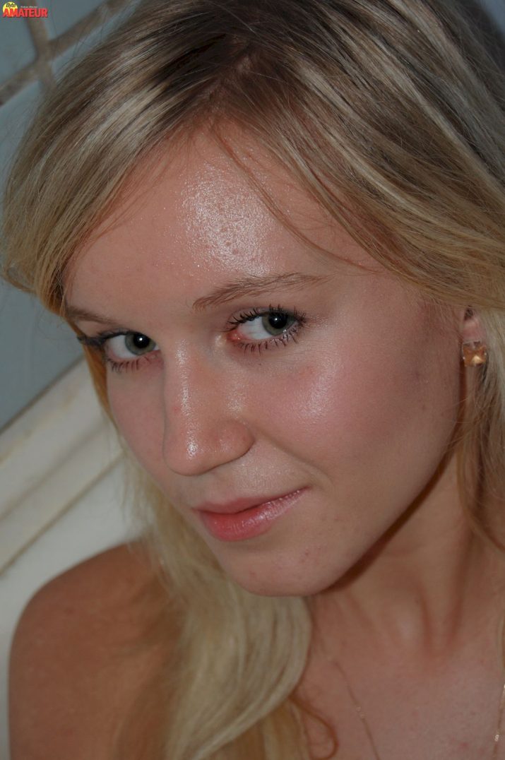 rubia-hermosa-desnuda-17