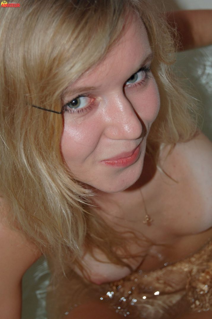 rubia-hermosa-desnuda-28