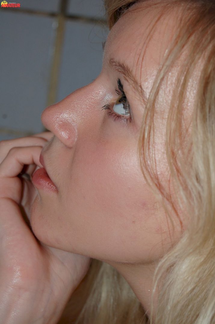 rubia-hermosa-desnuda-34