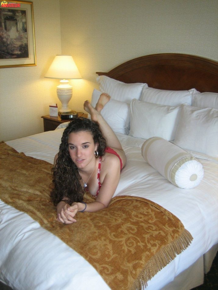 Amateur mostrando la panocha en el hotel (31)
