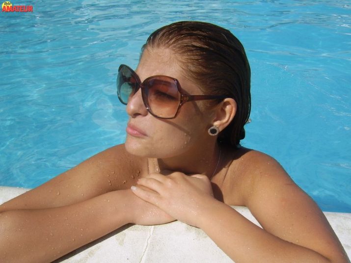 Amateur nadando desnuda (2)