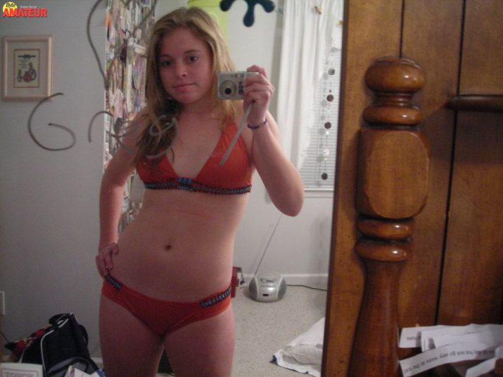 Bella rubia autofotos desnuda (3)