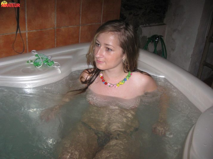 Dos adorables jovencitas desnuda (9)