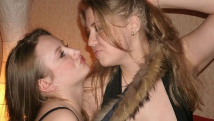 Dos bellezas desnudas