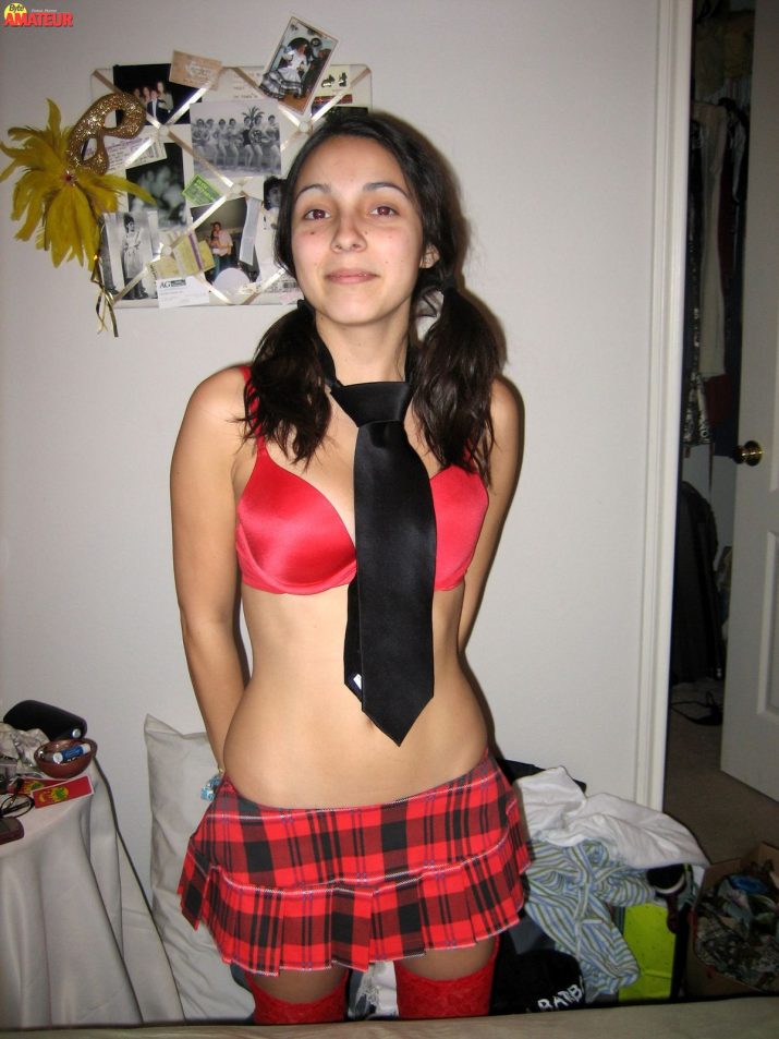 Latina cogiendo como colegiala (17)