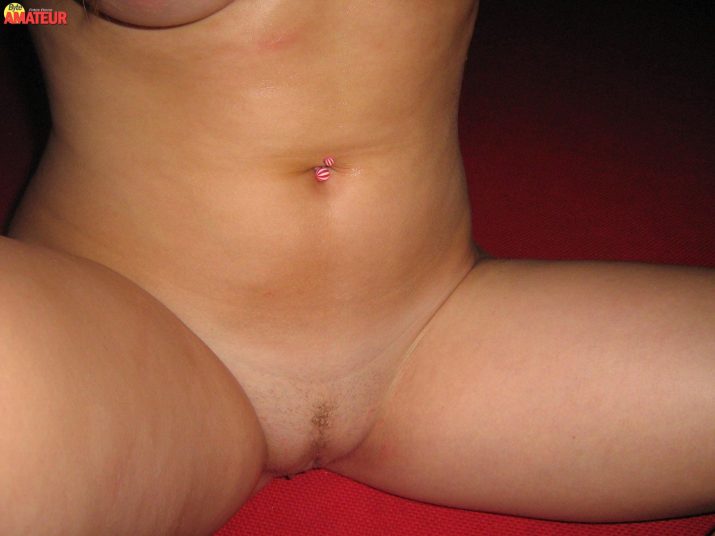 Tierna jovencita desnuda (2)