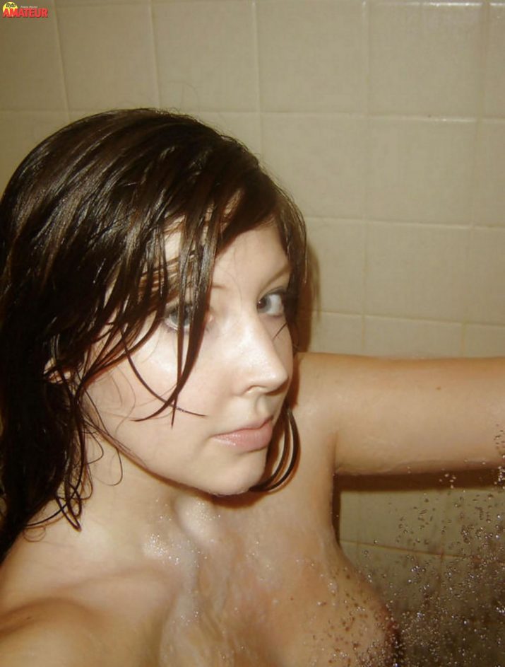 Tierna tetona desnuda (23)