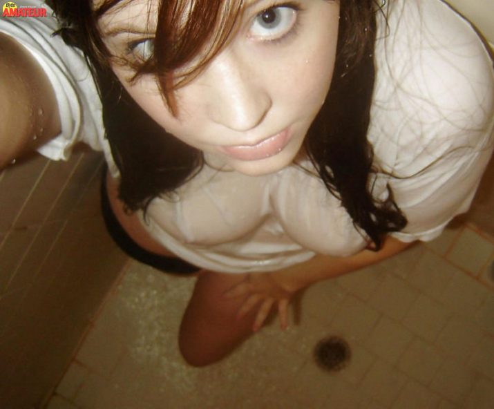 Tierna tetona desnuda (25)