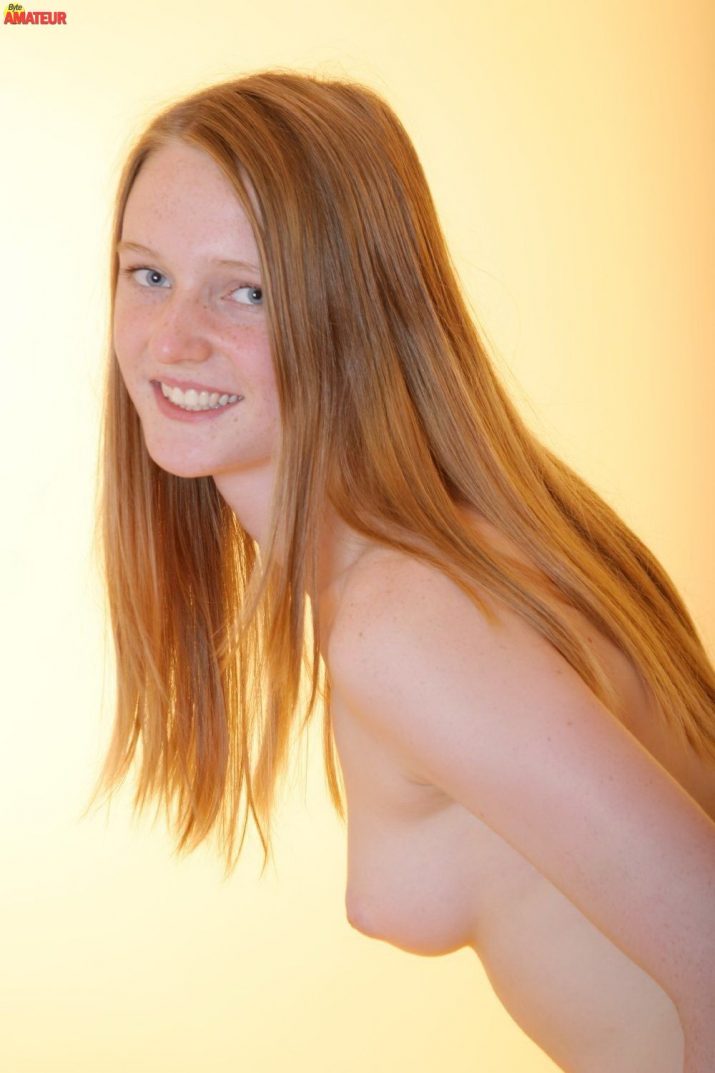 preciosa-pelirroja-desnuda-105