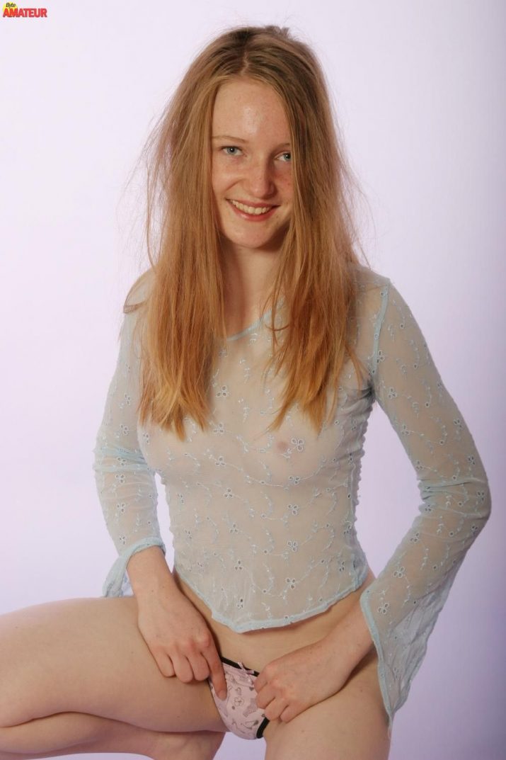 preciosa-pelirroja-desnuda-74