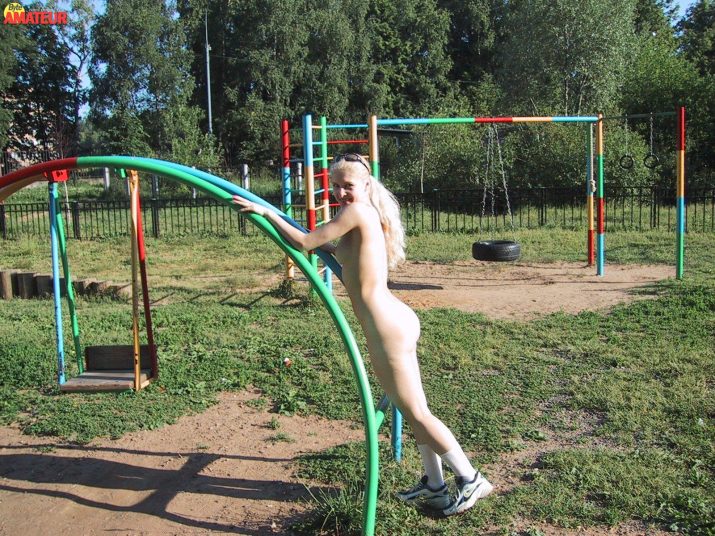 exhibicionista-rubia-tetona-30
