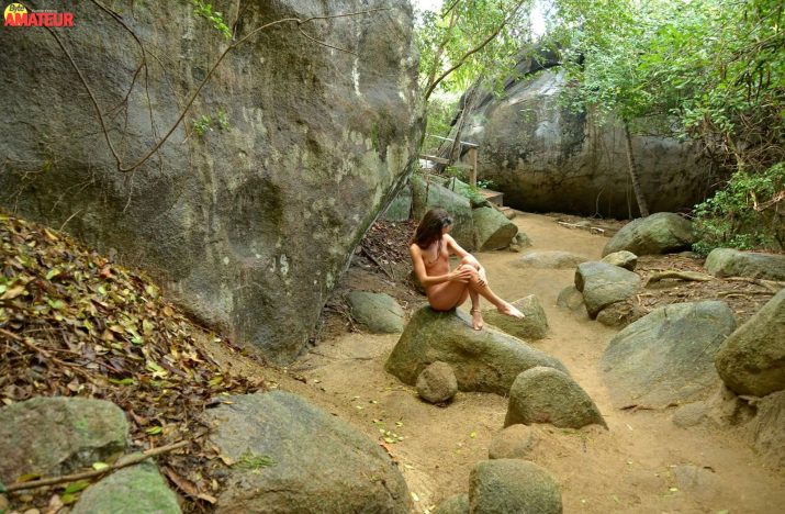jovencita-desnuda-en-el-caribe-68
