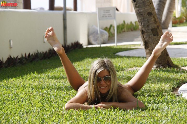 turista-rubia-desnuda-en-cancun-31