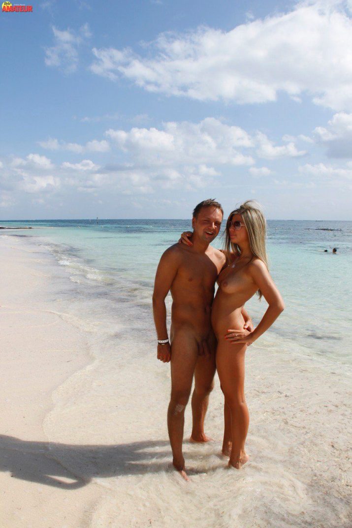 turista-rubia-desnuda-en-cancun-86