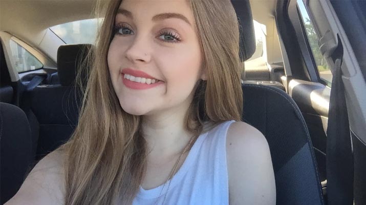 Fotos caseras de una preciosa jovencita rubia
