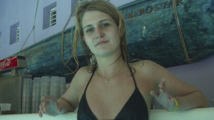 Rubia nudista de vacaciones en Mallorca