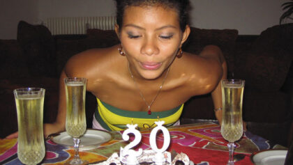 Morena con 20 años que le gusta posar desnuda