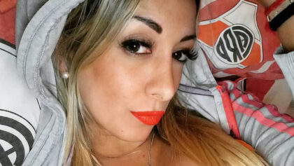 Tetona de River mostrando lo que tiene