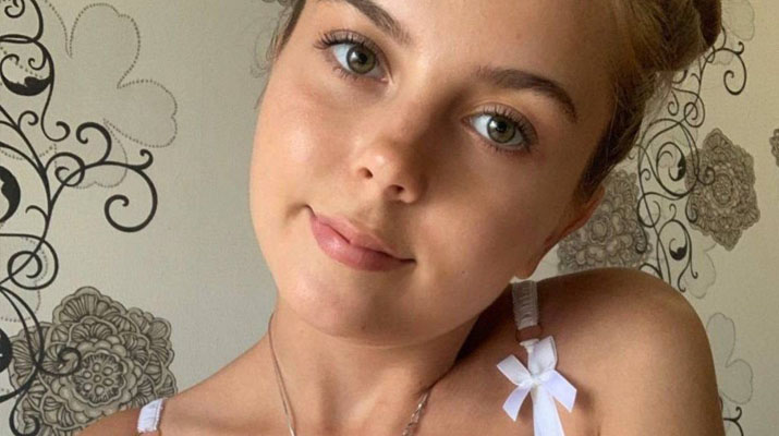 Es tan guapa que querrás ver su coño