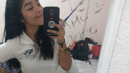 Colegiala mexicana saca fotos de sus ricas tetas